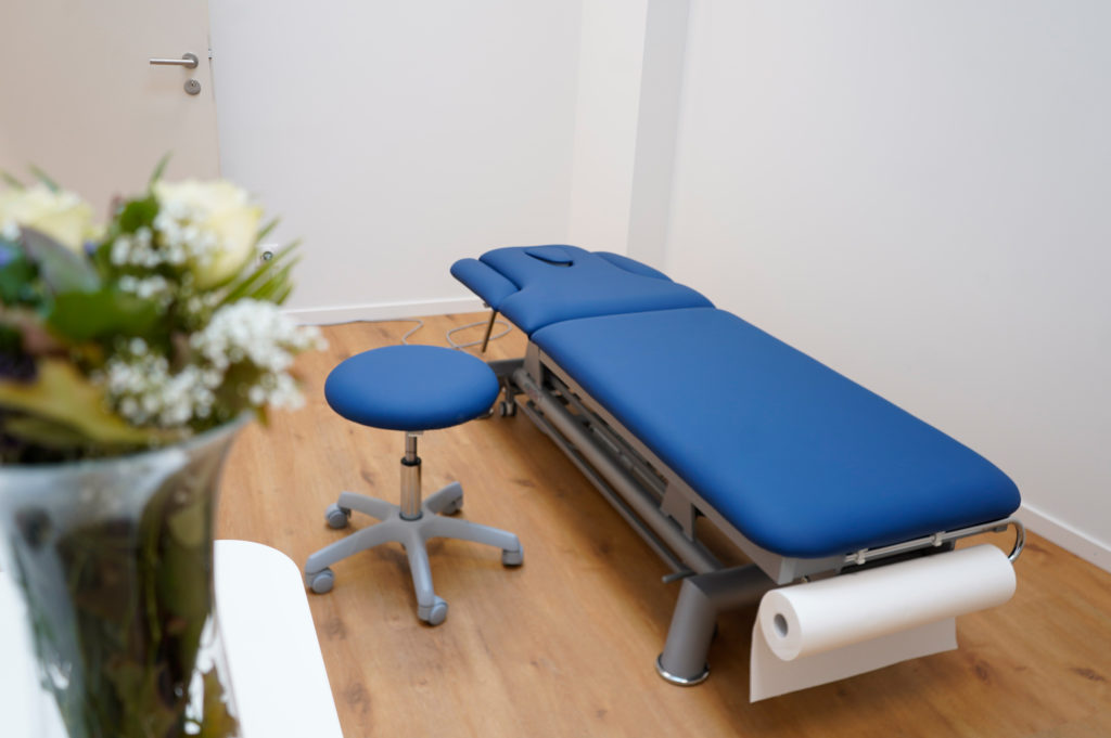 chariot civière de physiothérapie physio geneve rendez-vous physio geneve meilleur physiothérapeute à geneve problèmes fonctionnels traitement des douleurs musculaires